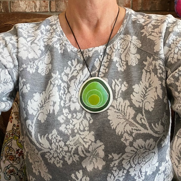 Artisan-made signed pendant/brooch. Dreamy green circles. Vintage 70s! - Picture 3 of 8